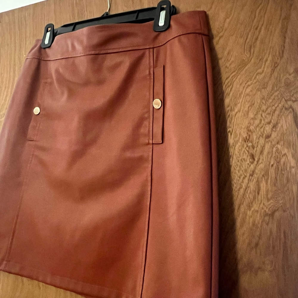 Loft work skirt with a sleek design for versatile wear and play.
